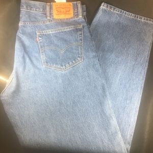 EUC LEVI 505 JEANS W42 L32